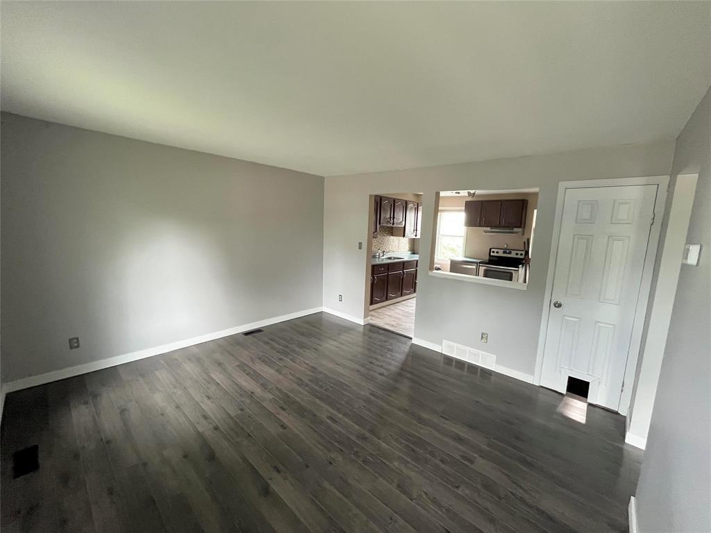 Photo 16 of 18 Ellesmere Avenue, Winnipeg MB