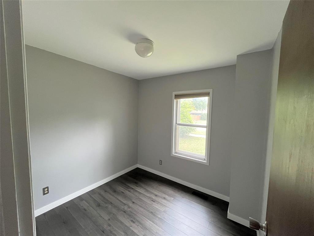 Photo 21 of 18 Ellesmere Avenue, Winnipeg MB