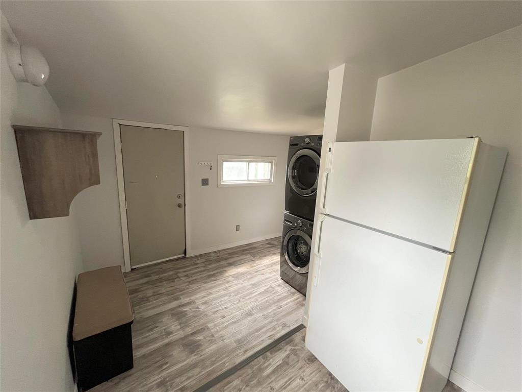 Photo 6 of 18 Ellesmere Avenue, Winnipeg MB