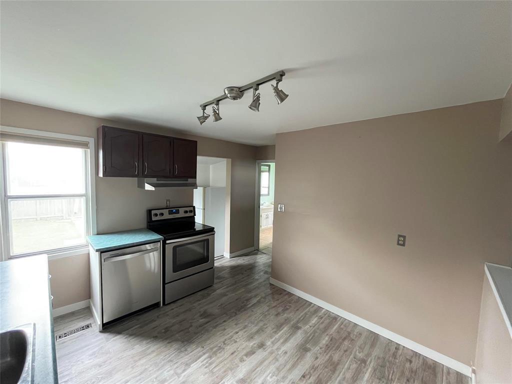 Photo 9 of 18 Ellesmere Avenue, Winnipeg MB