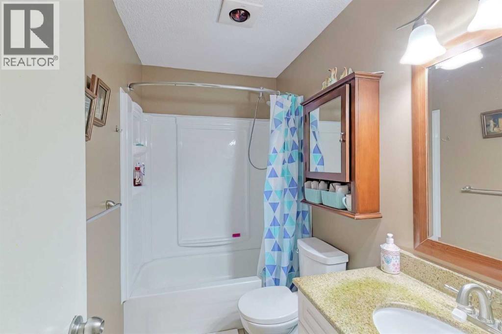 Single Family House Bungalow for Sale in  Falton Way NE Falconridge Calgary 