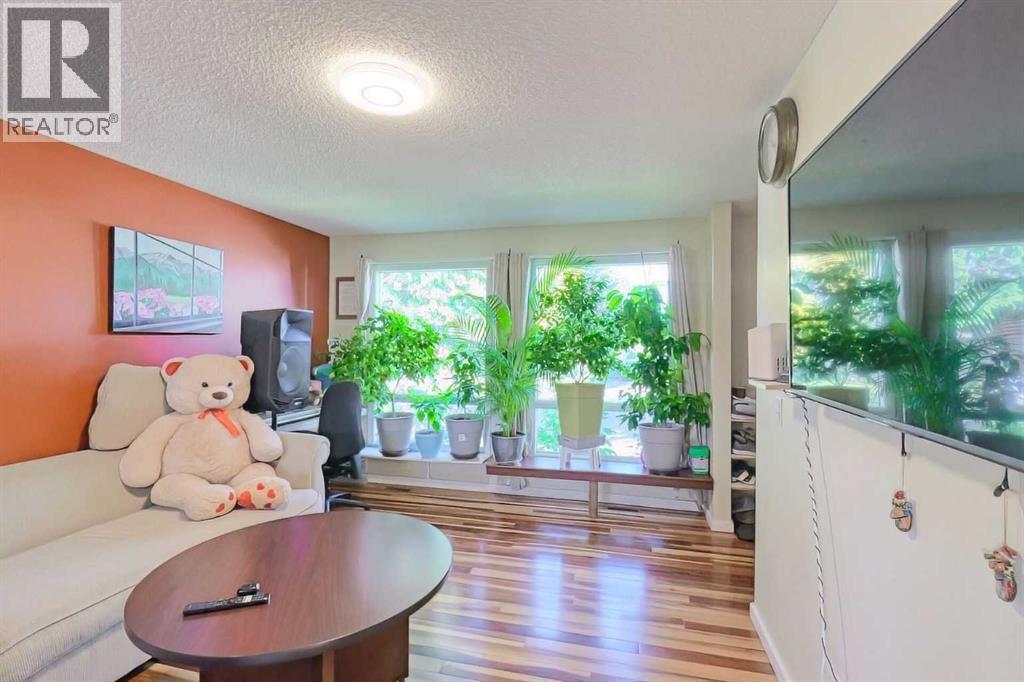 Single Family House Bungalow for Sale in  Falton Way NE Falconridge Calgary 