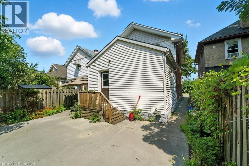 Photo 3 of 20 Hetherington Street Unit 2, St Catharines ON