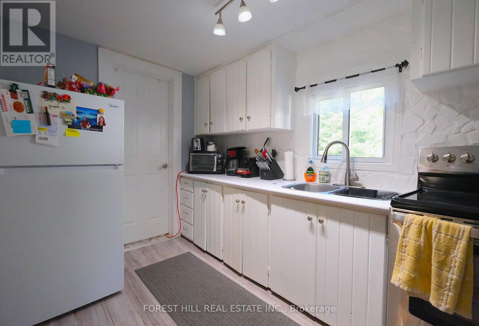 Photo 8 of 3195 Cowan Avenue, Innisfil ON