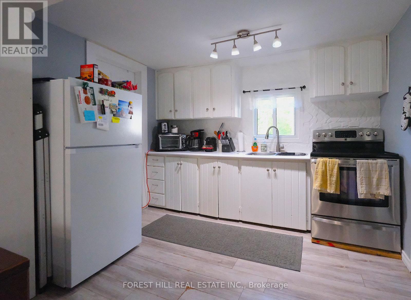 Photo 17 of 3195 Cowan Avenue, Innisfil ON