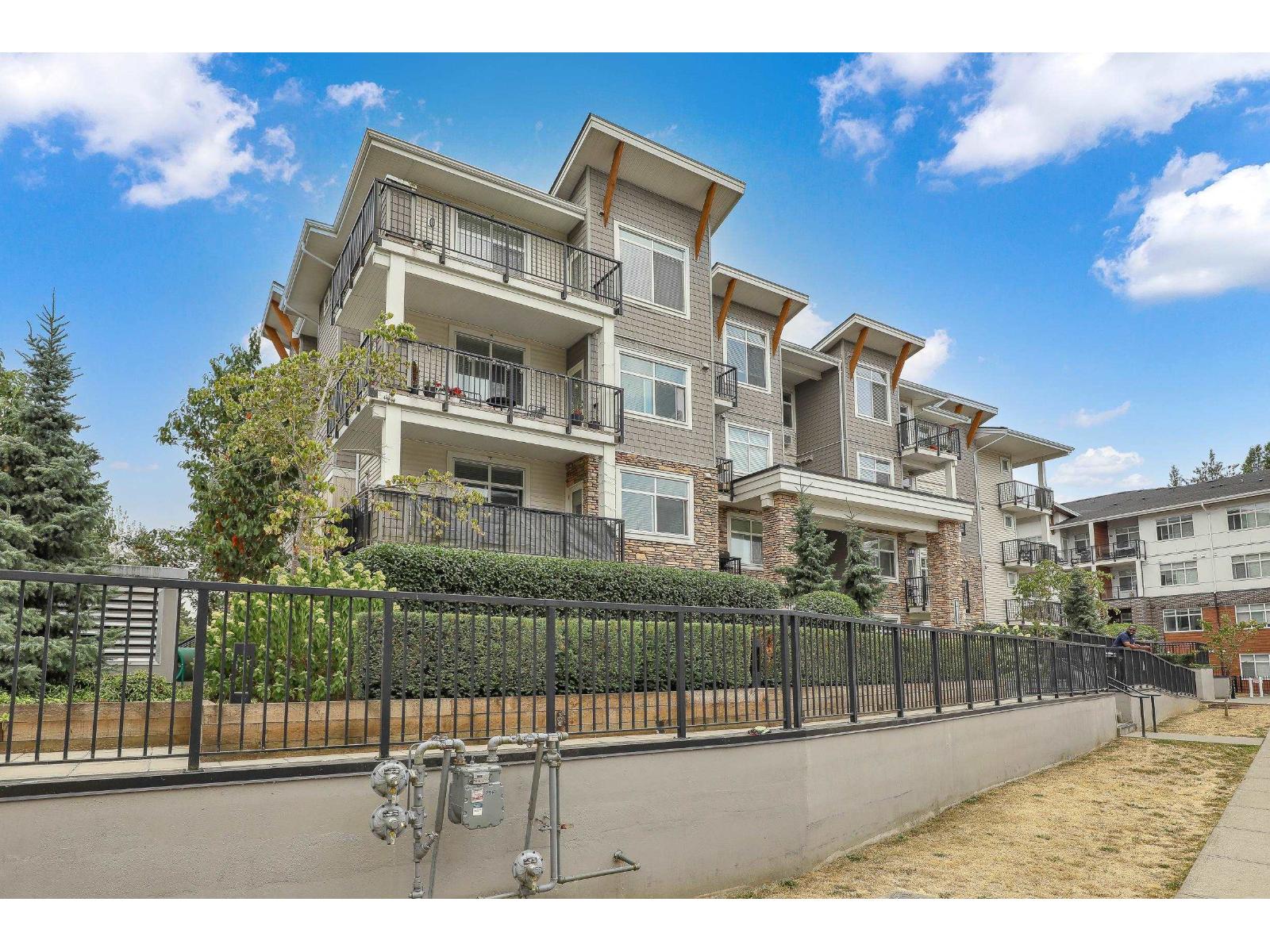 Photo 20 of 201 19940 Brydon Crescent, Langley BC