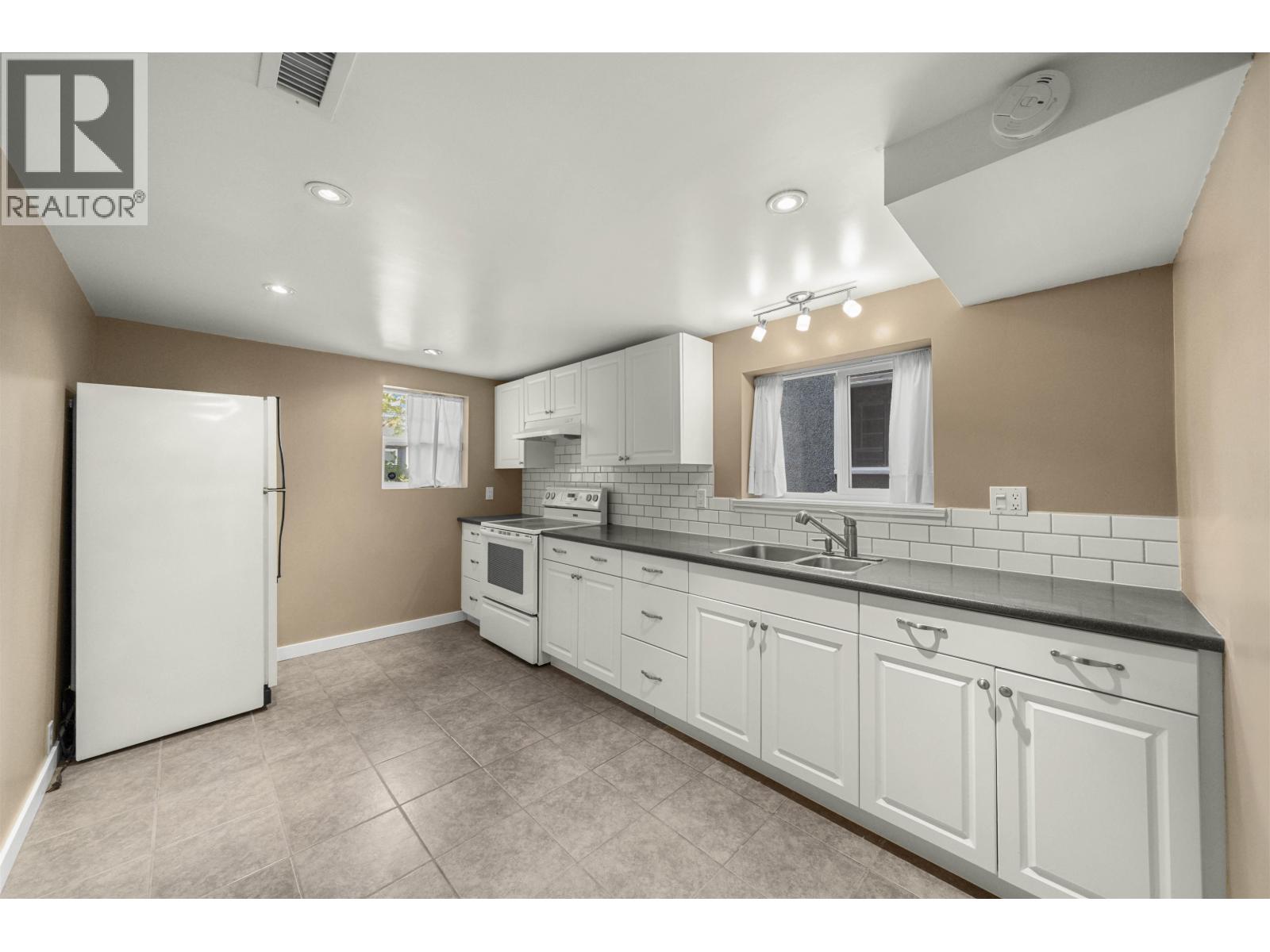 Photo 2 of 4139 Pandora Street, Burnaby BC