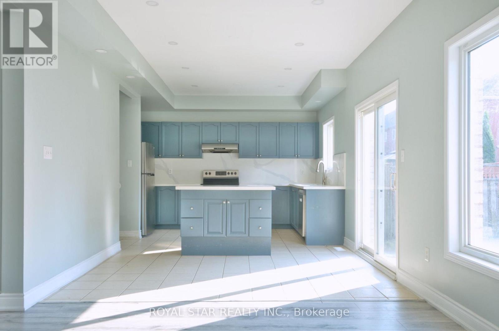 Photo 14 of Upper 15 Masters Green Crescent, Brampton ON