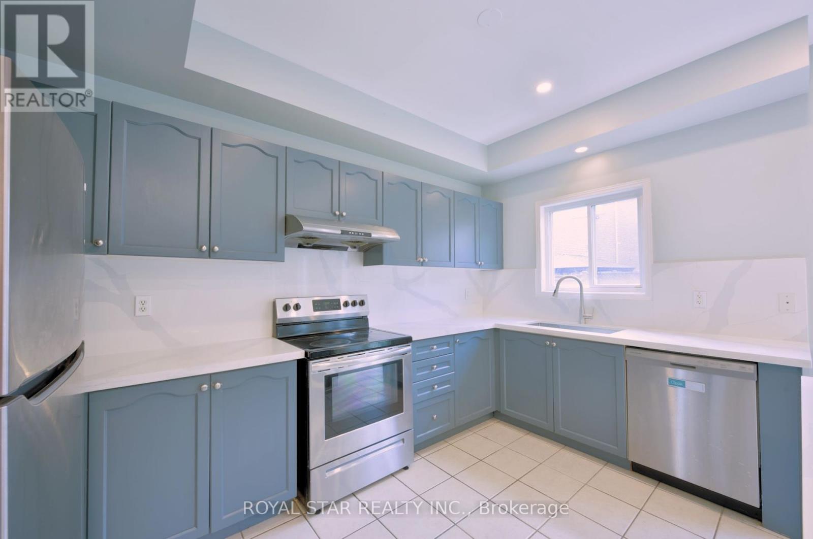 Photo 19 of Upper 15 Masters Green Crescent, Brampton ON