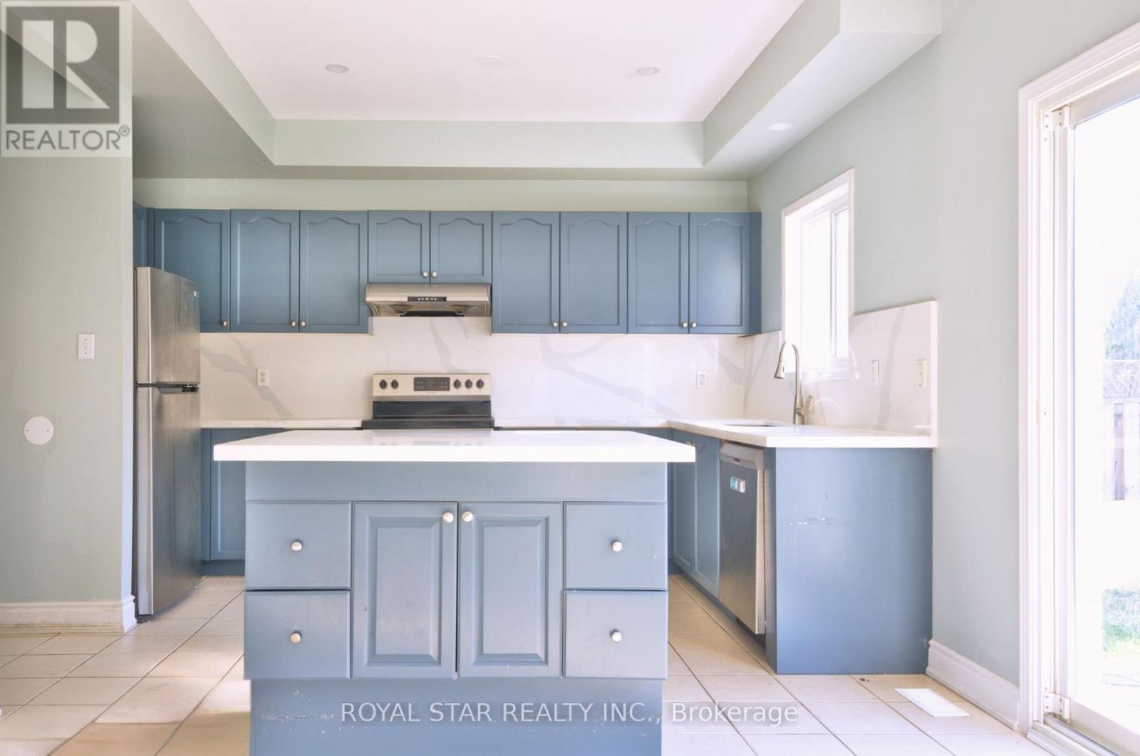 Photo 1 of Upper 15 Masters Green Crescent, Brampton ON