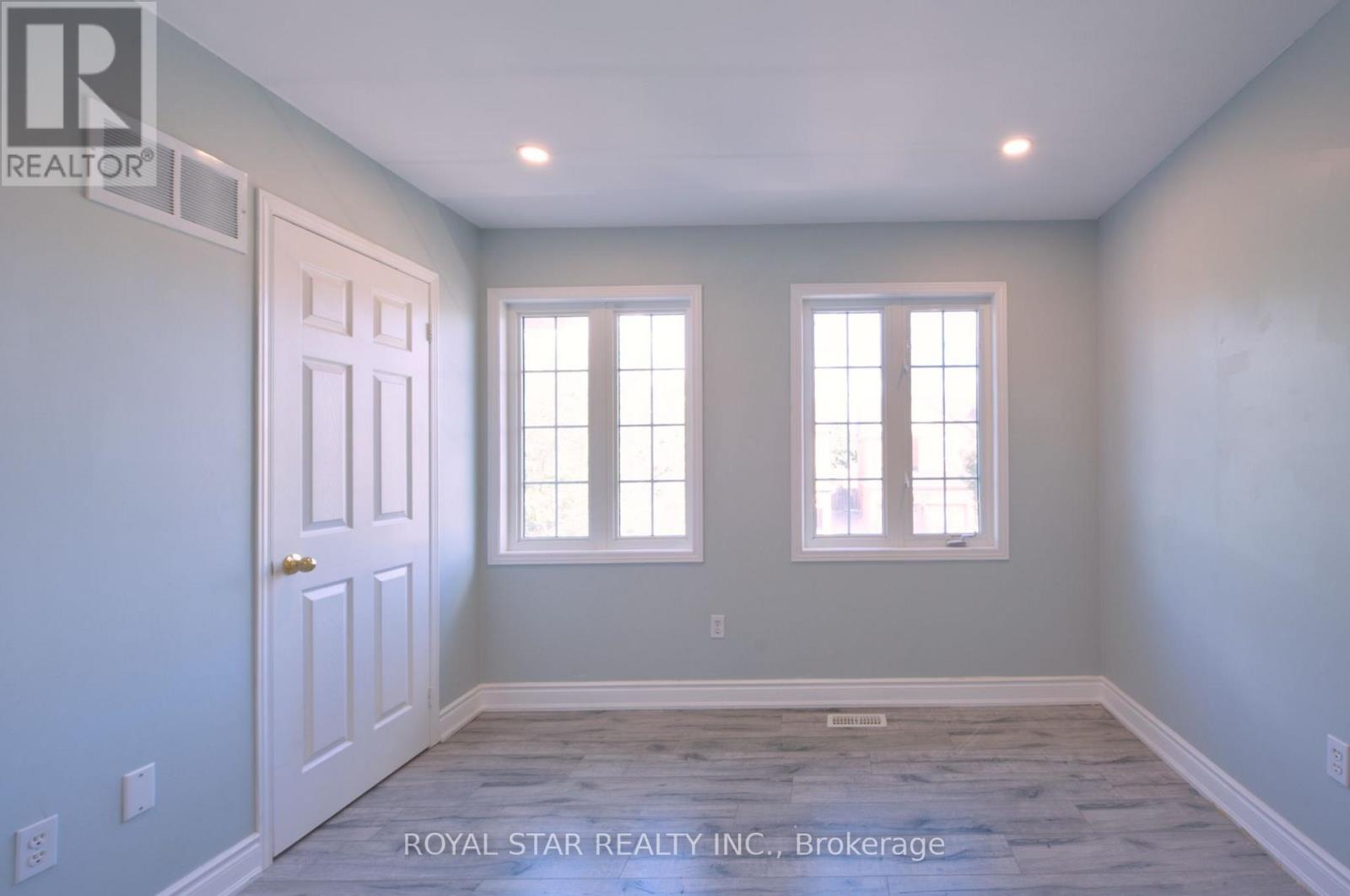 Photo 30 of Upper 15 Masters Green Crescent, Brampton ON