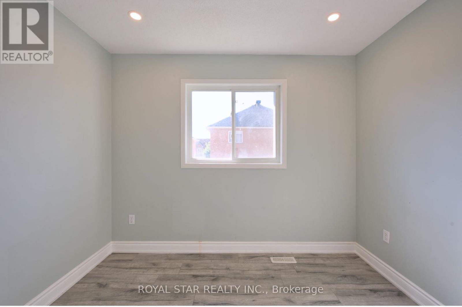 Photo 23 of Upper 15 Masters Green Crescent, Brampton ON