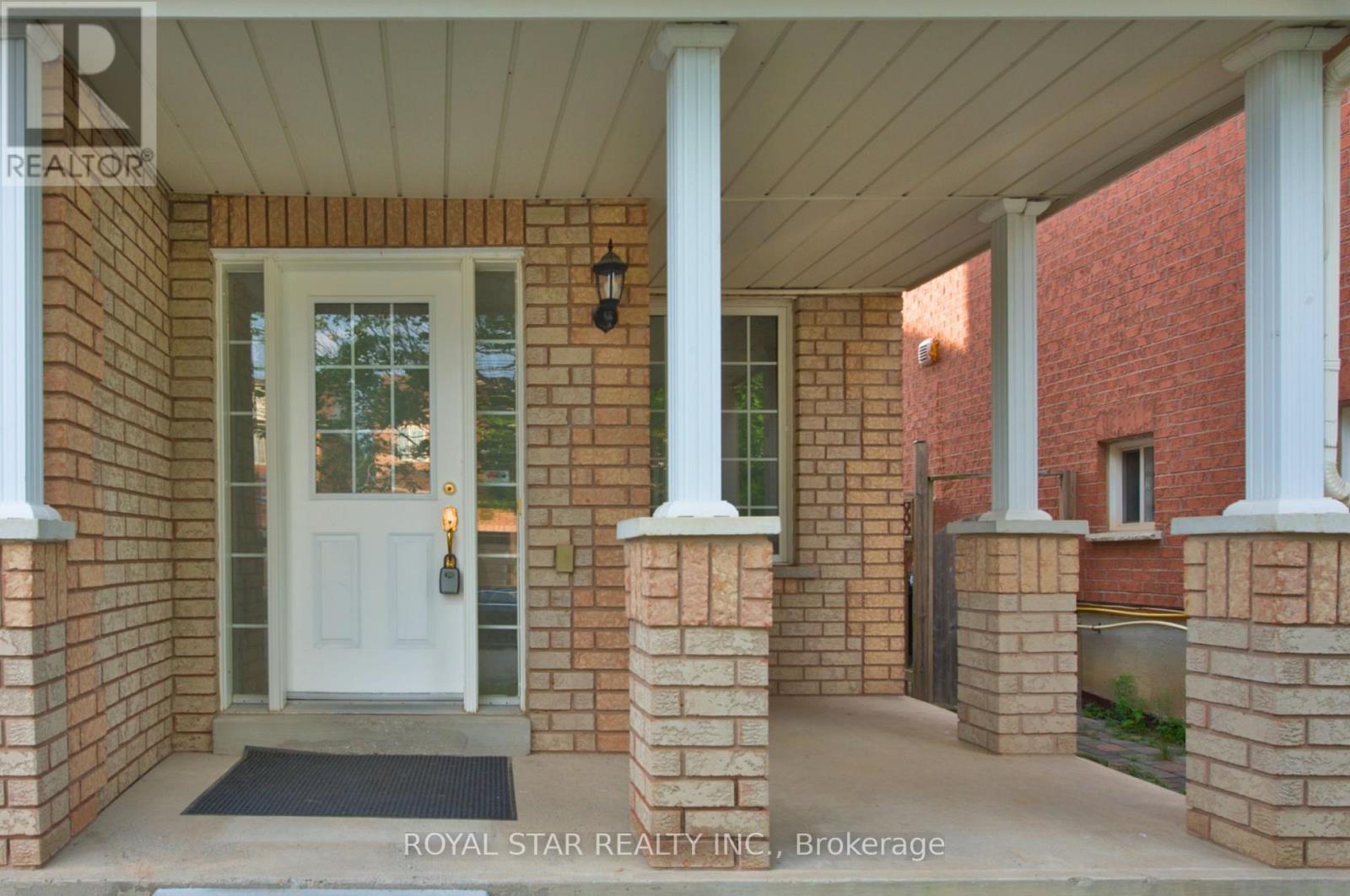Photo 29 of Upper 15 Masters Green Crescent, Brampton ON