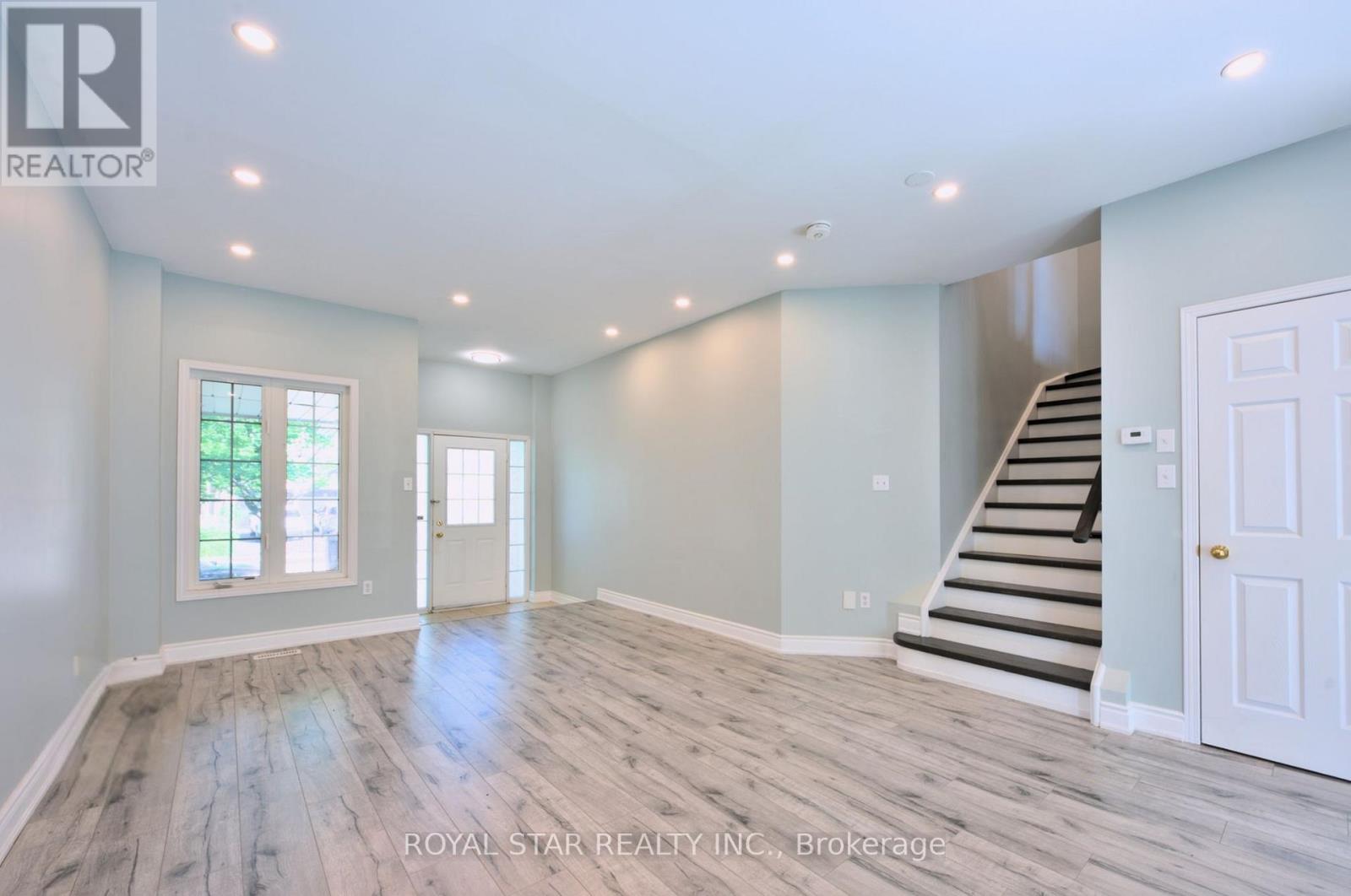 Photo 18 of Upper 15 Masters Green Crescent, Brampton ON