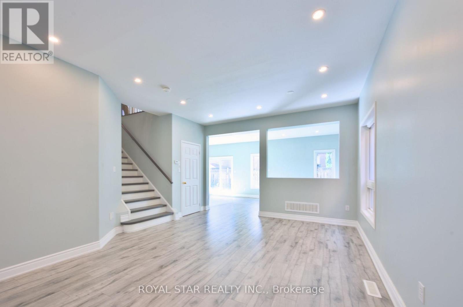 Photo 10 of Upper 15 Masters Green Crescent, Brampton ON