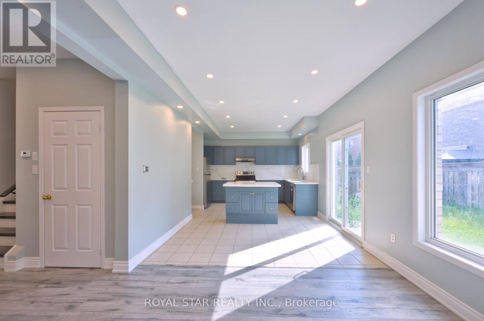 Photo 2 of Upper 15 Masters Green Crescent, Brampton ON