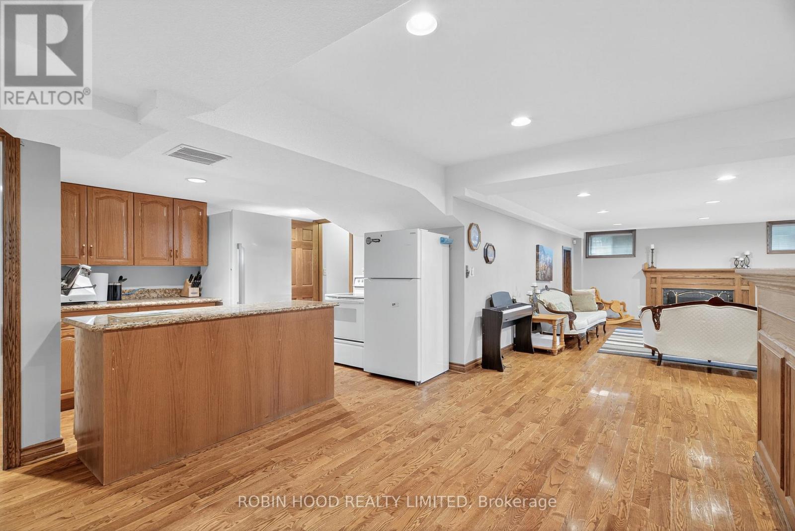 2460 HAMMOND ROAD - 33