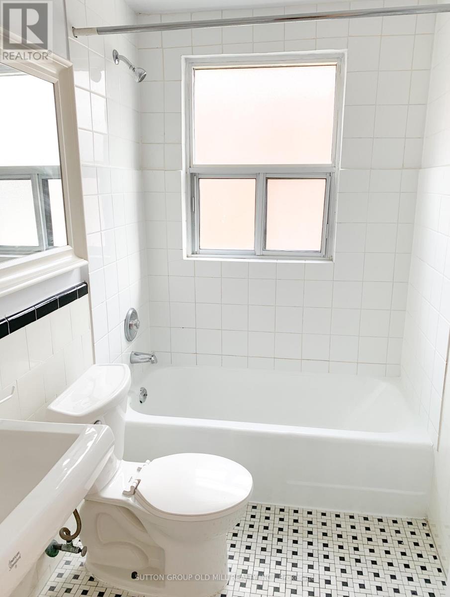 Photo 12 of 7 2846 Bloor Street W, Toronto ON