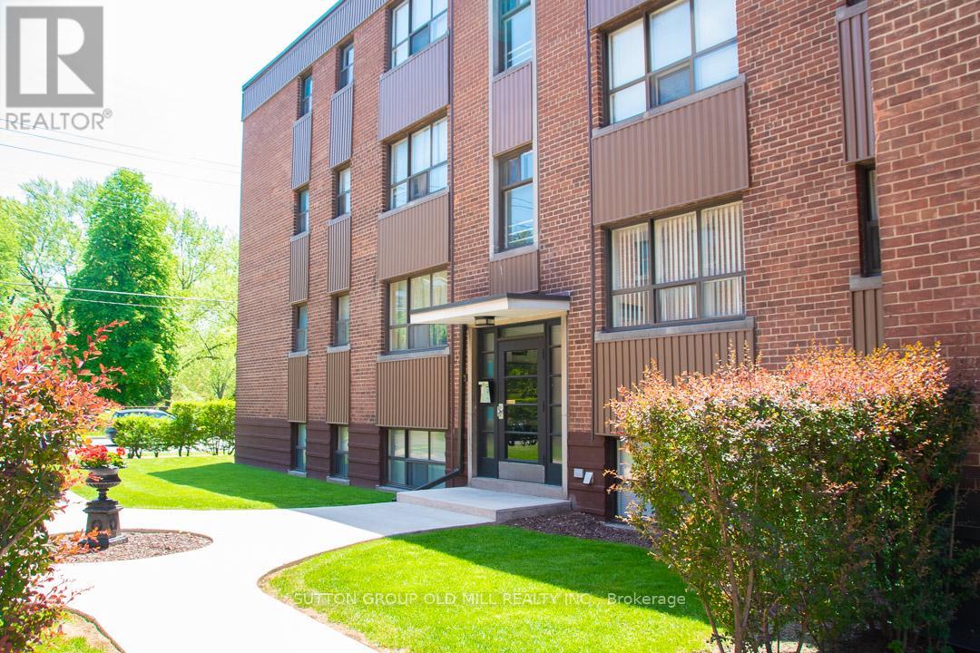 Photo 10 of 7 2846 Bloor Street W, Toronto ON