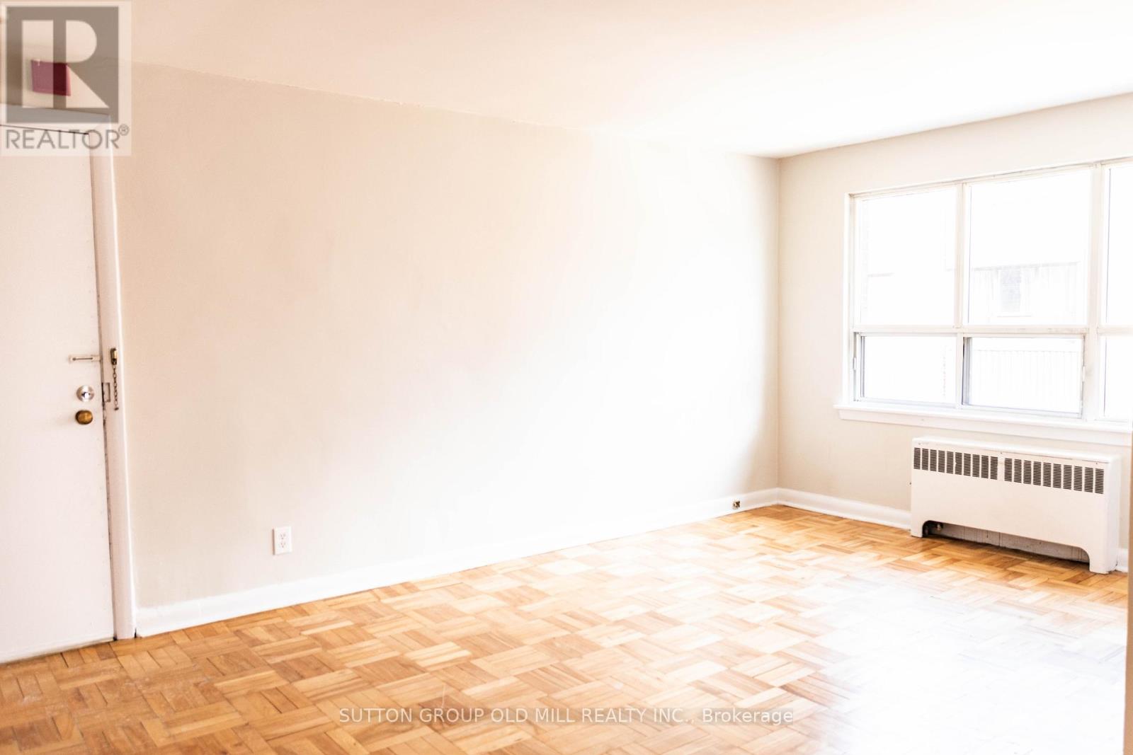 Photo 8 of 7 2846 Bloor Street W, Toronto ON