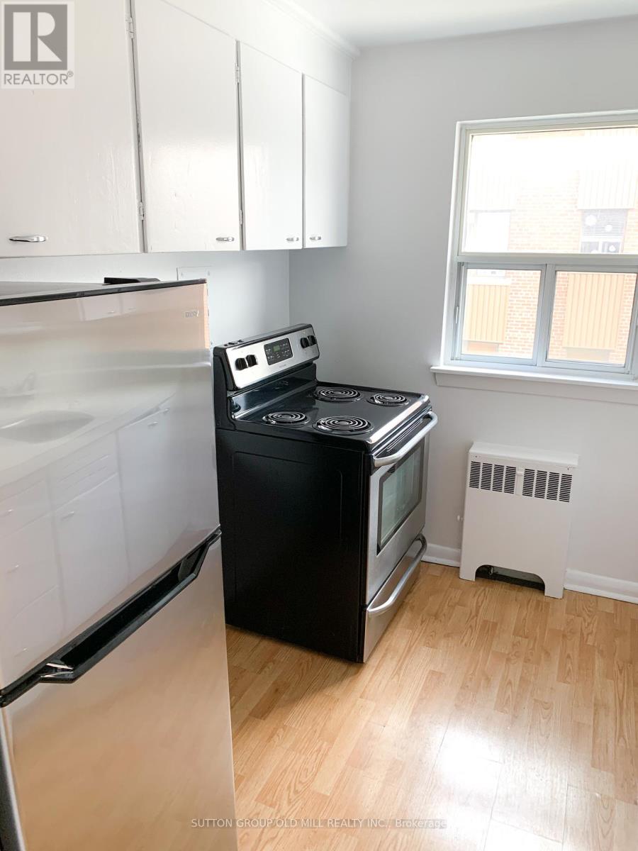 Photo 7 of 7 2846 Bloor Street W, Toronto ON