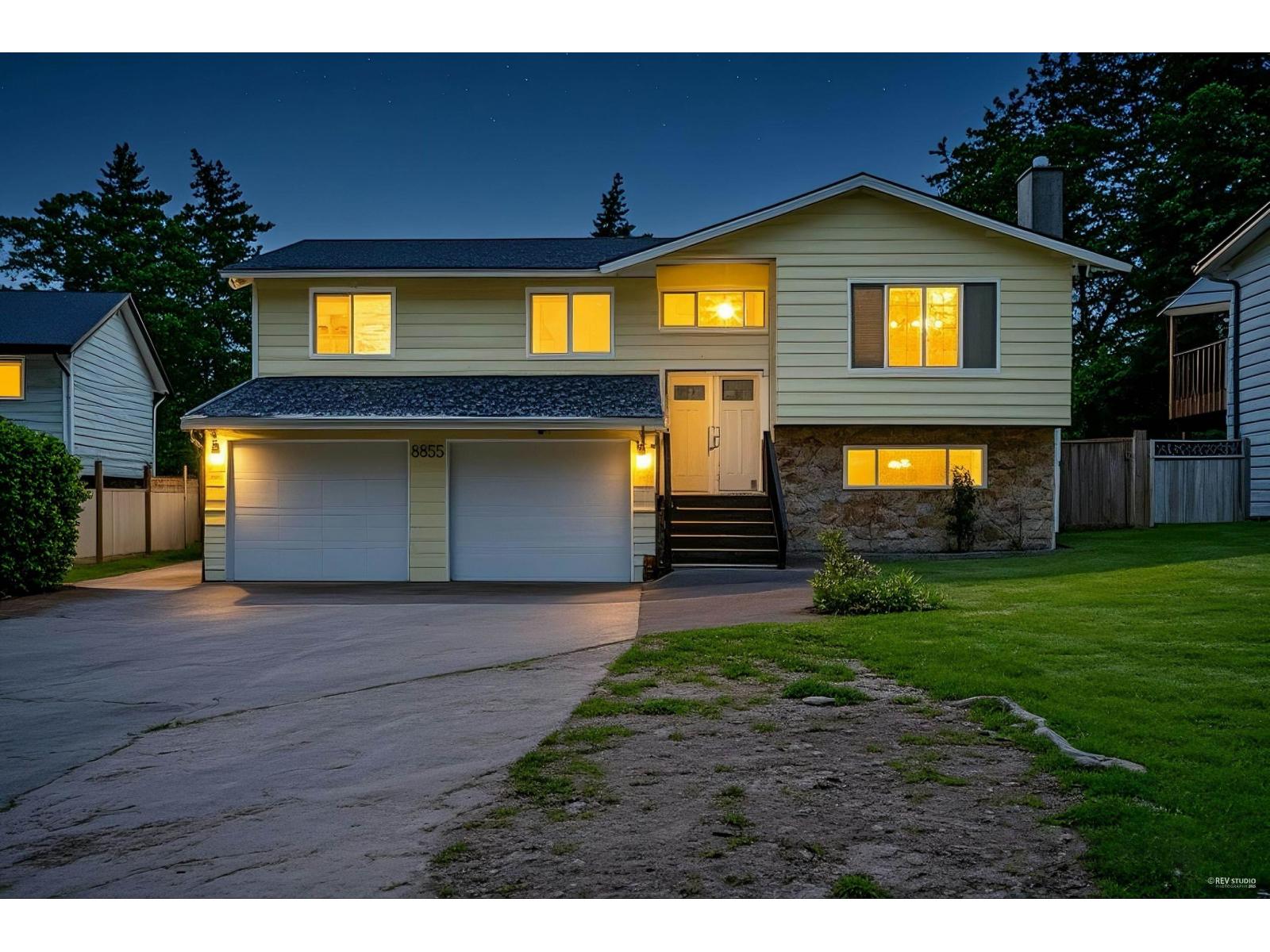 Photo 4 of 8855 146 A Street, Surrey BC
