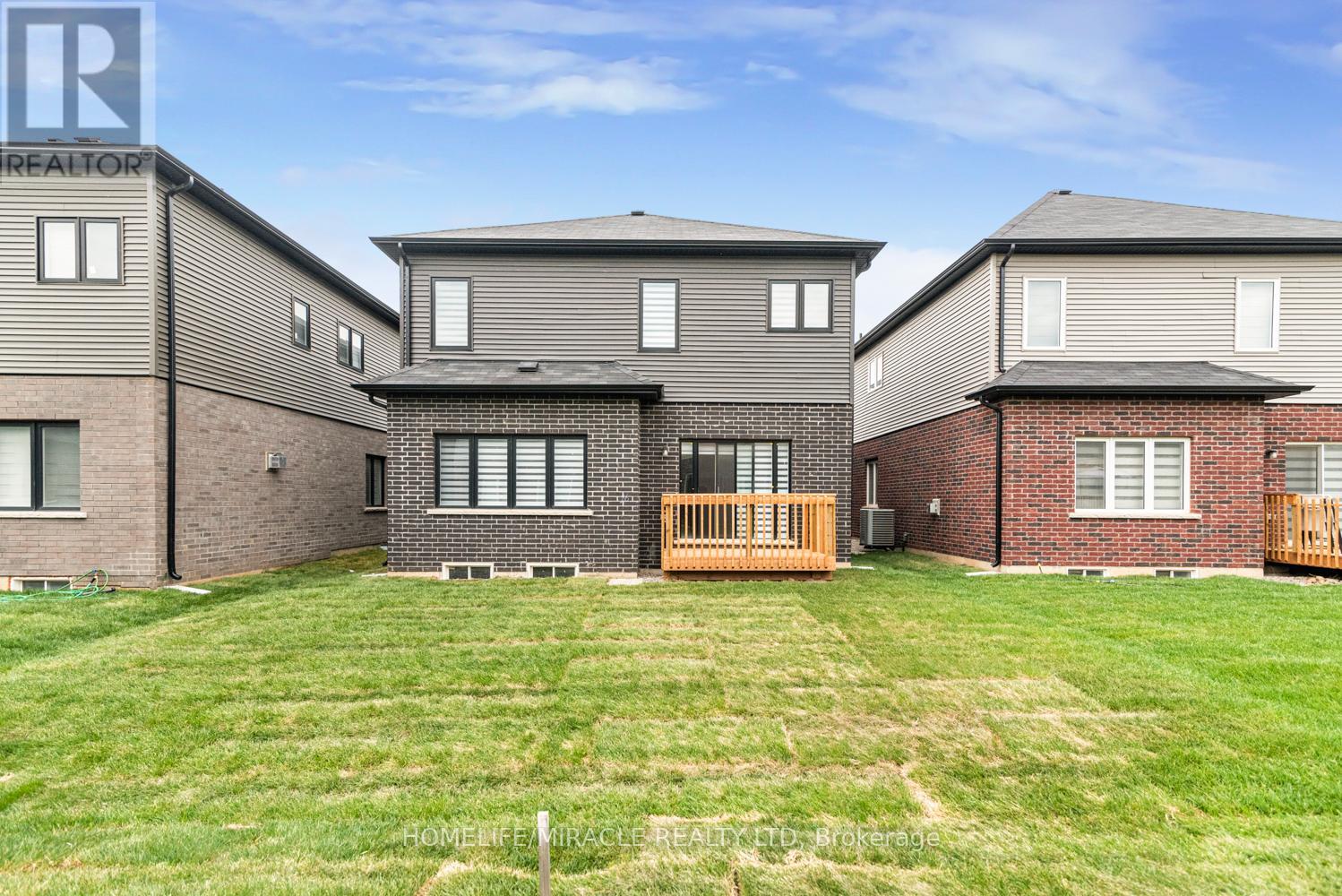 Photo 4 of 10 Ingalls Avenue, Brantford ON