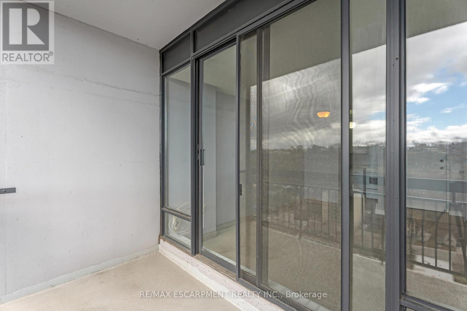 Photo 4 of 3307 150 Charlton Avenue E, Hamilton ON