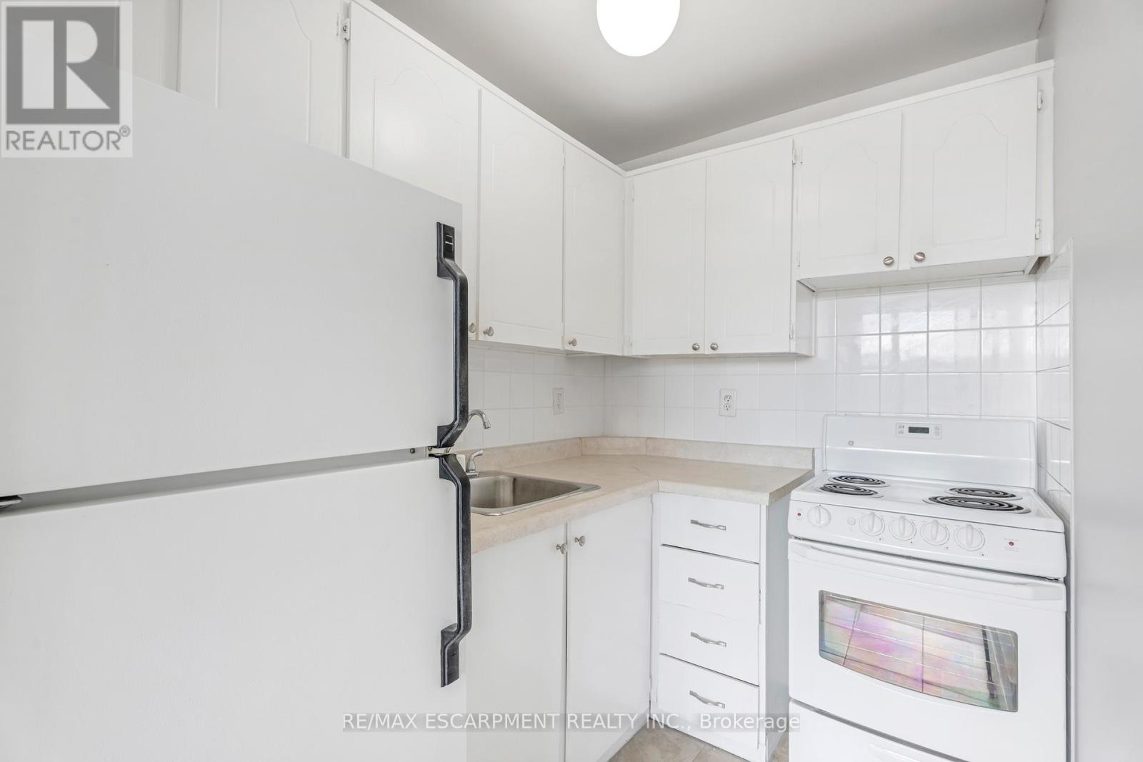 Photo 13 of 3307 150 Charlton Avenue E, Hamilton ON