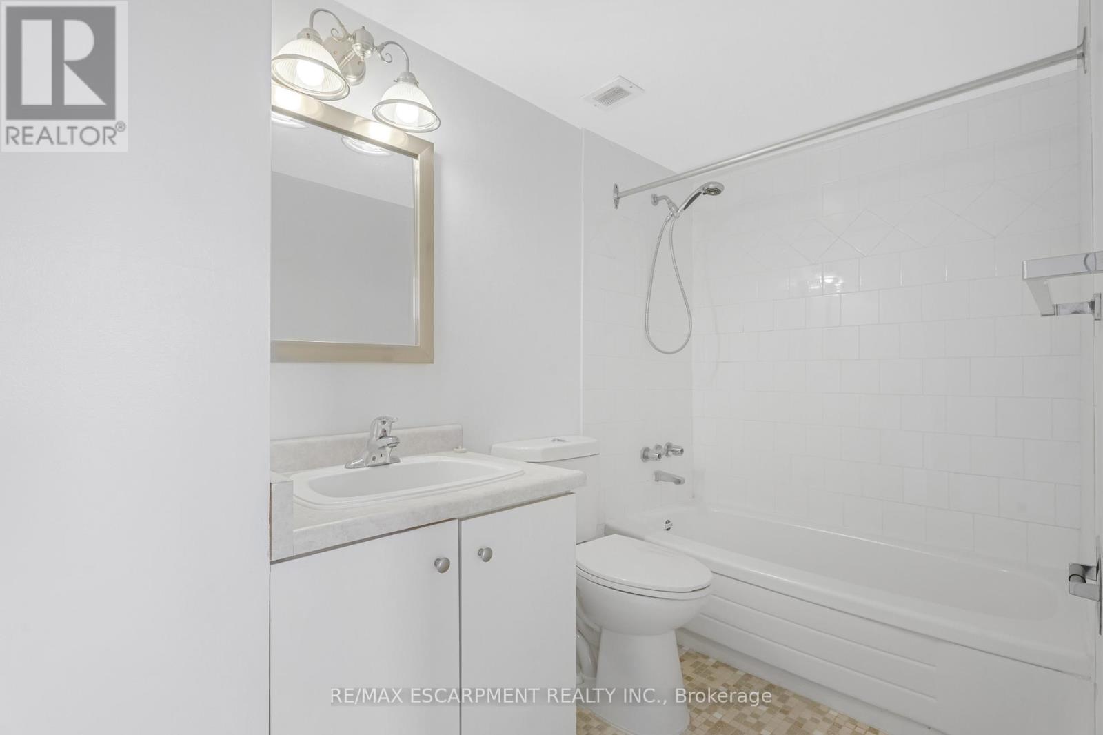 Photo 20 of 3307 150 Charlton Avenue E, Hamilton ON