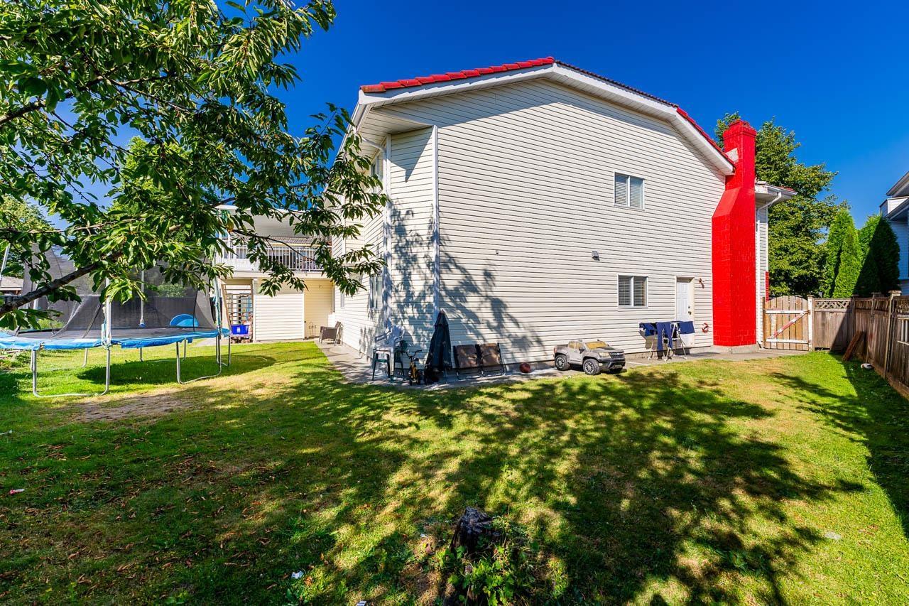 Photo 14 of 8879 141 B Street, Surrey BC