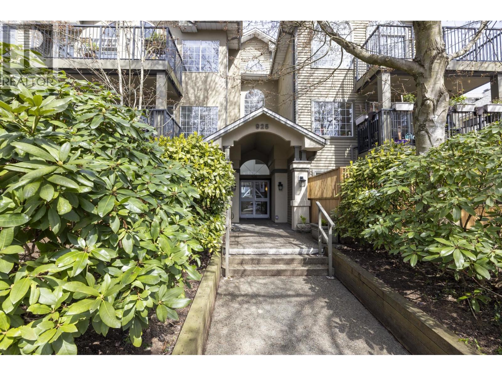 Photo 10 of 104 925 W 15th Avenue, Vancouver BC