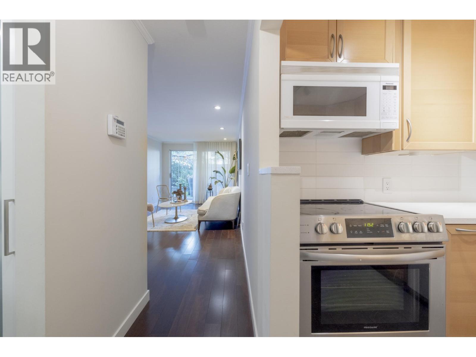 Photo 15 of 104 925 W 15th Avenue, Vancouver BC