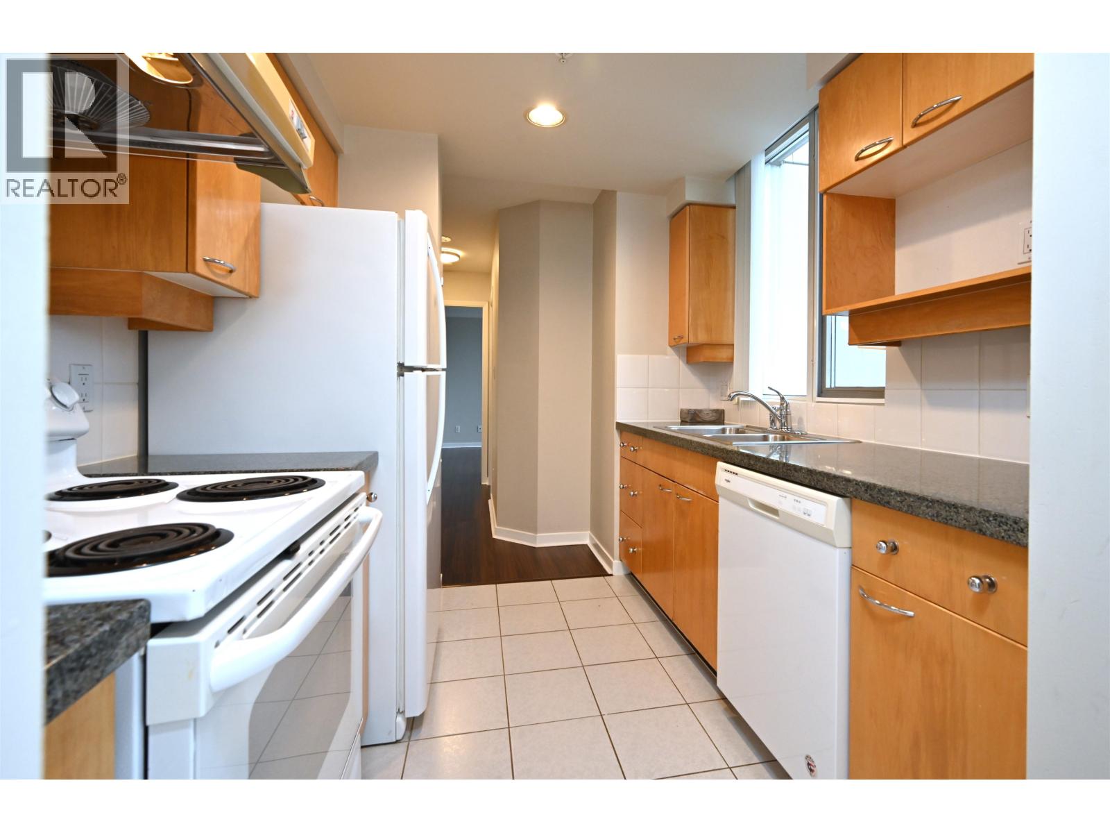 2002 1201 MARINASIDE CRESCENT, Vancouver