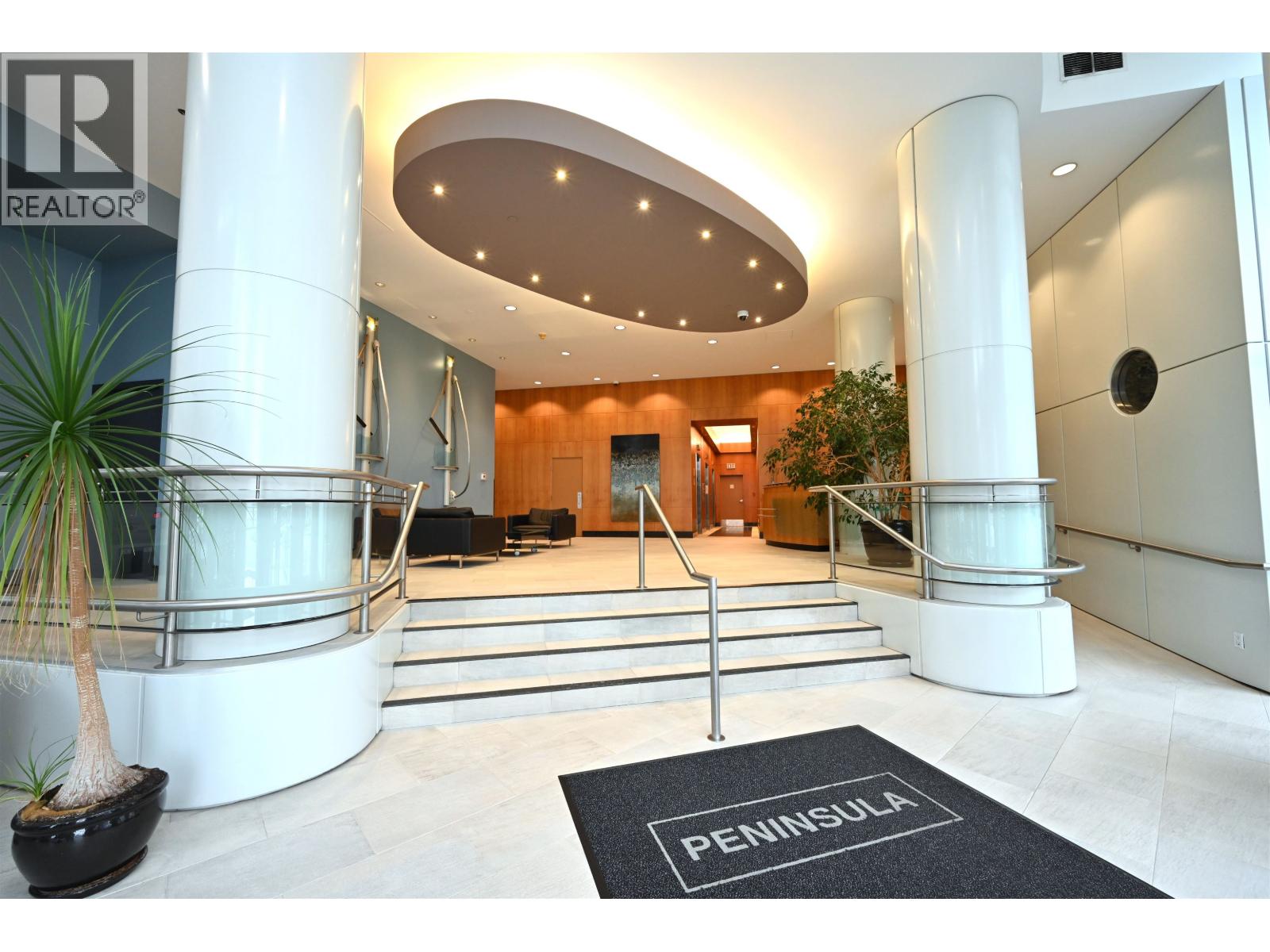 2002 1201 MARINASIDE CRESCENT, Vancouver