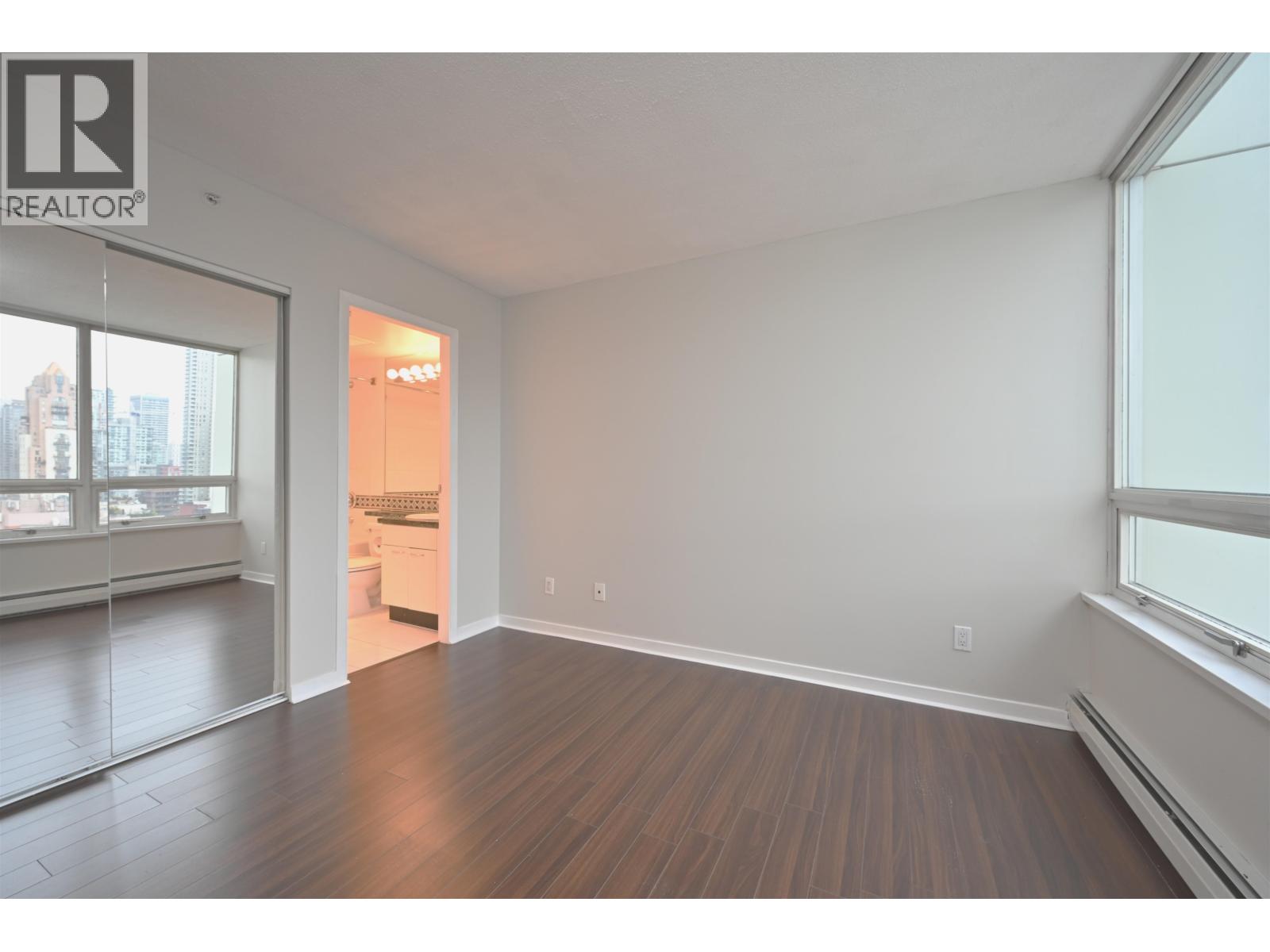 2002 1201 MARINASIDE CRESCENT, Vancouver