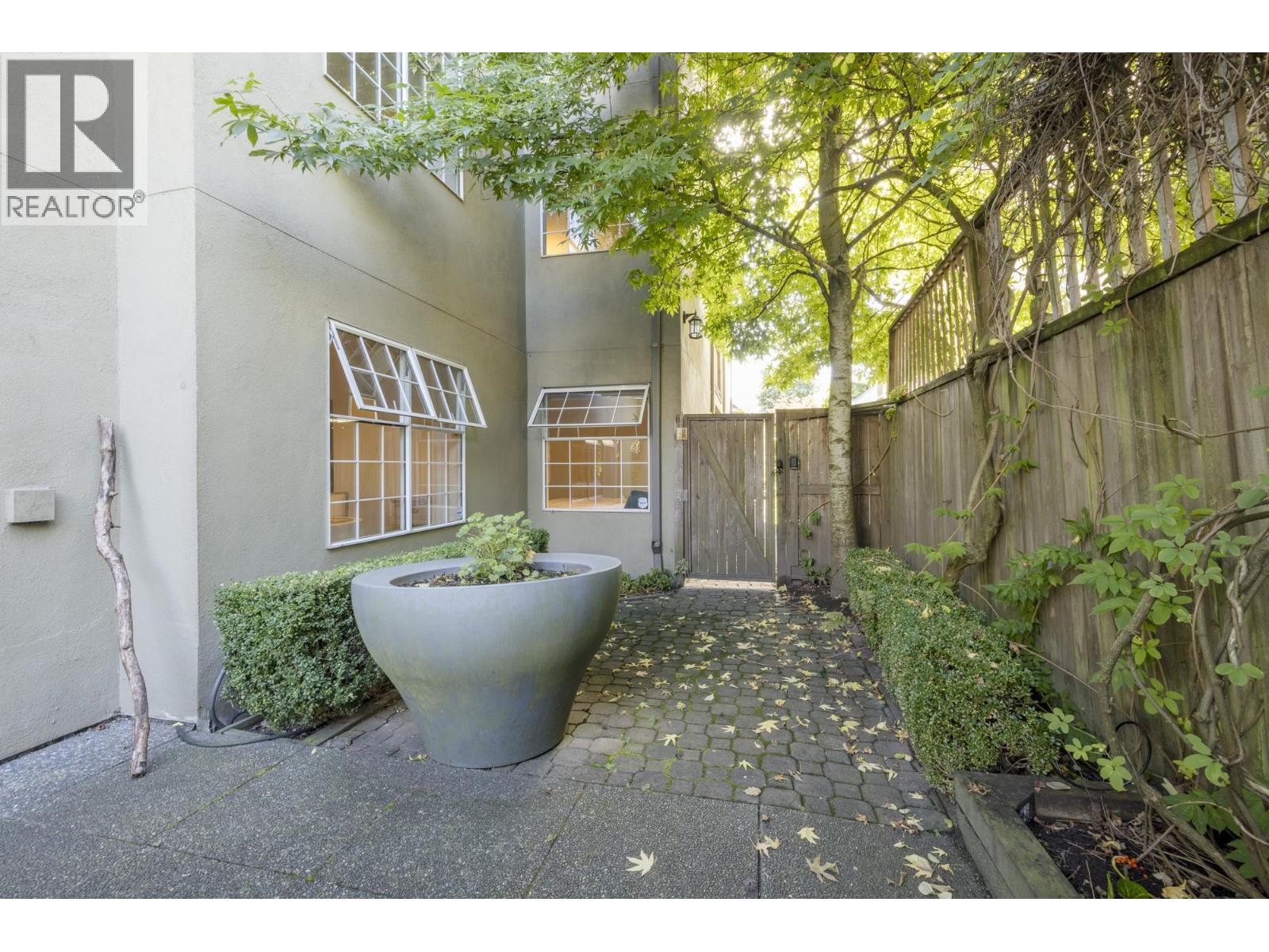 Photo 7 of 104 925 W 15th Avenue, Vancouver BC
