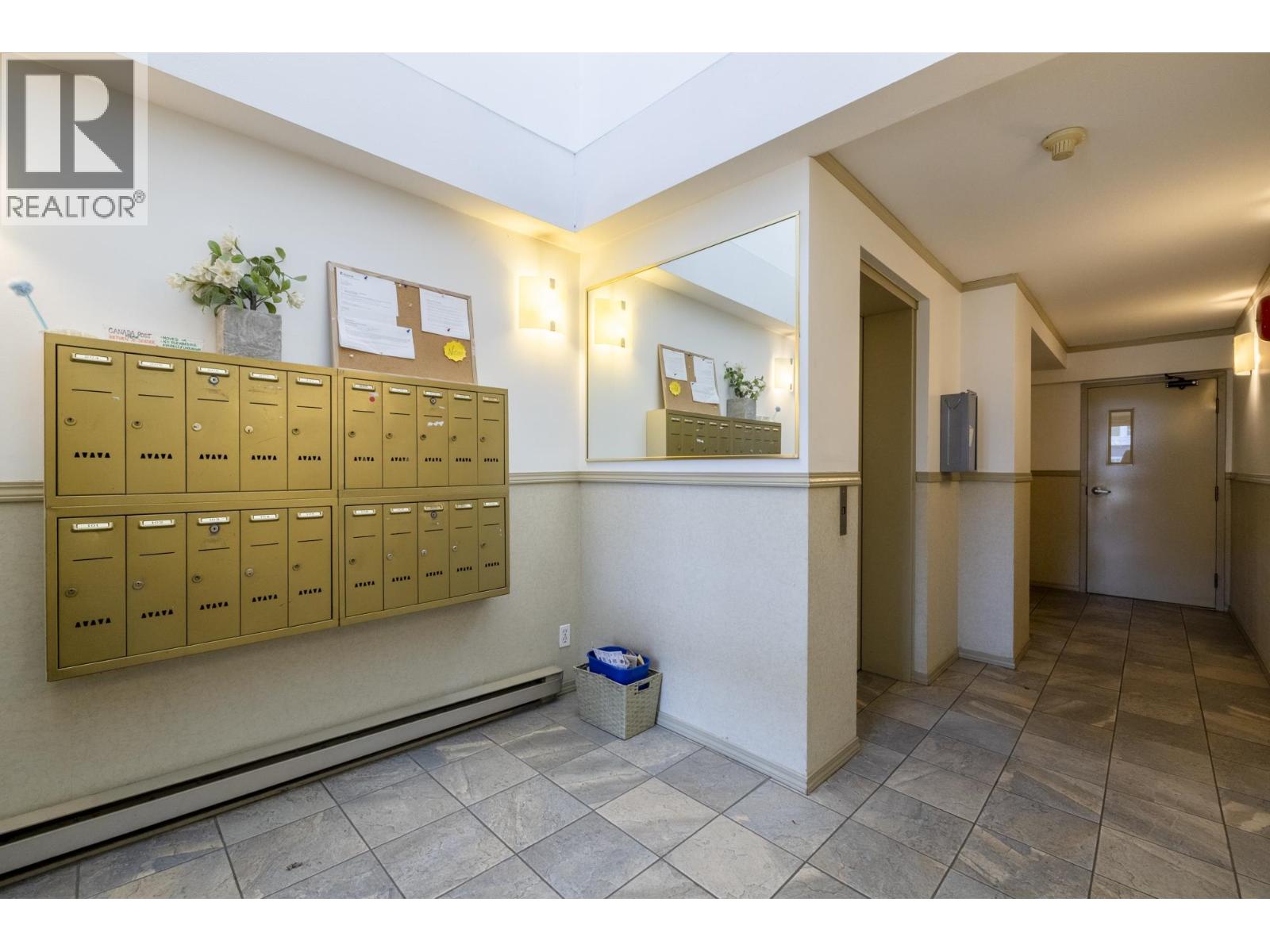 Photo 5 of 104 925 W 15th Avenue, Vancouver BC