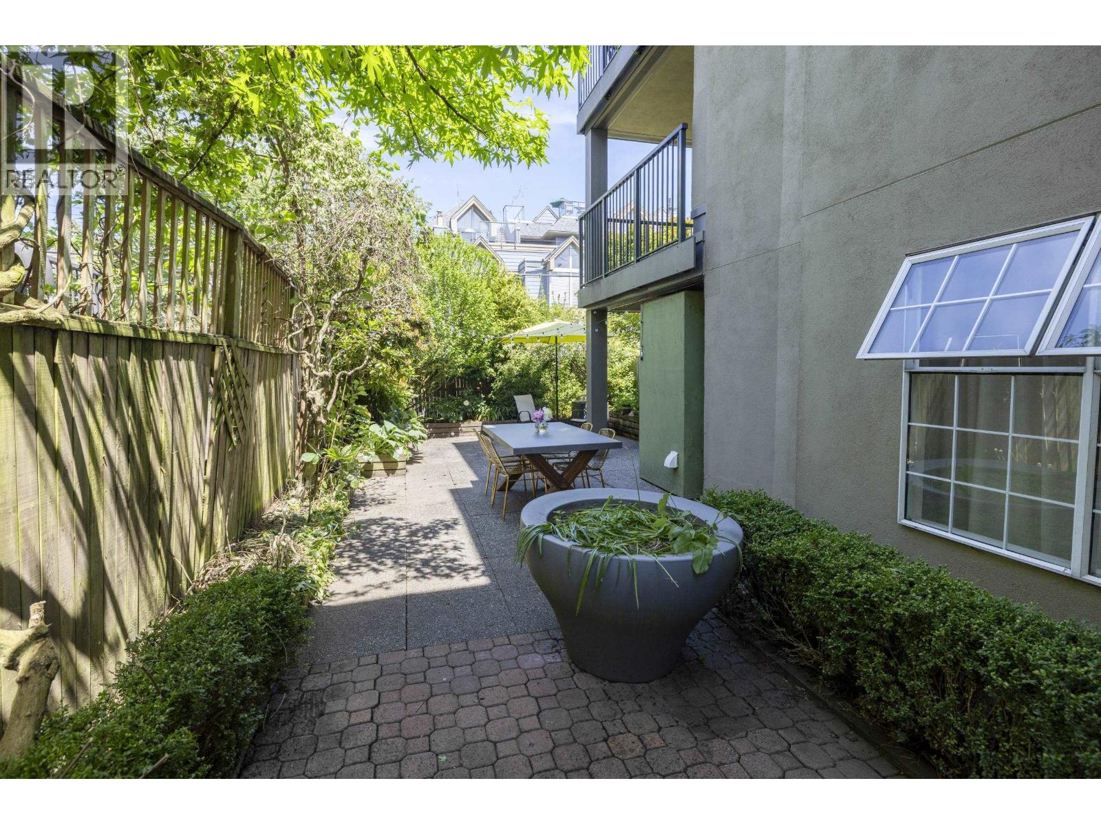 Photo 9 of 104 925 W 15th Avenue, Vancouver BC