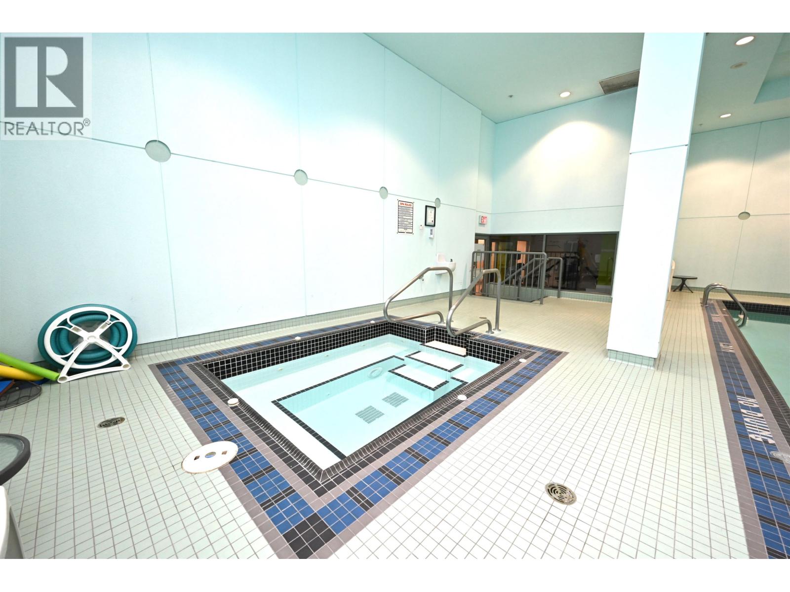 2002 1201 MARINASIDE CRESCENT, Vancouver