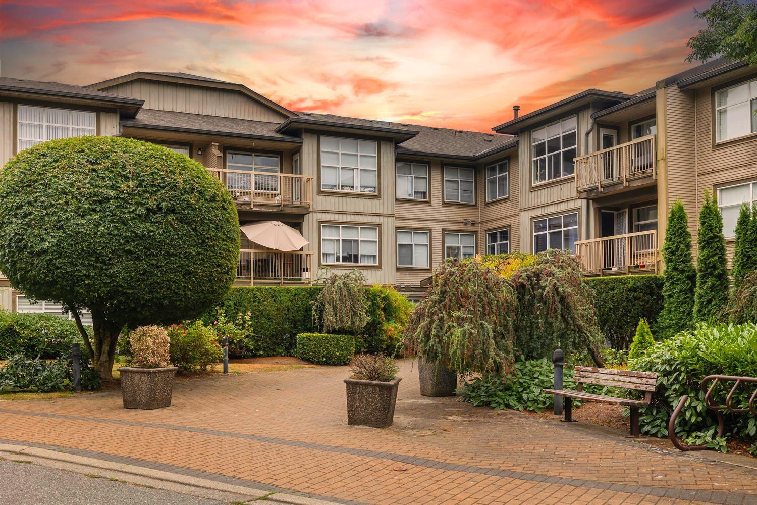 Photo 1 of 309 14885 105 Avenue, Surrey BC