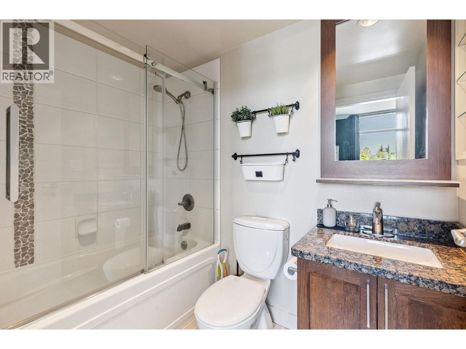 Photo 16 of 619 2268 W Broadway, Vancouver BC