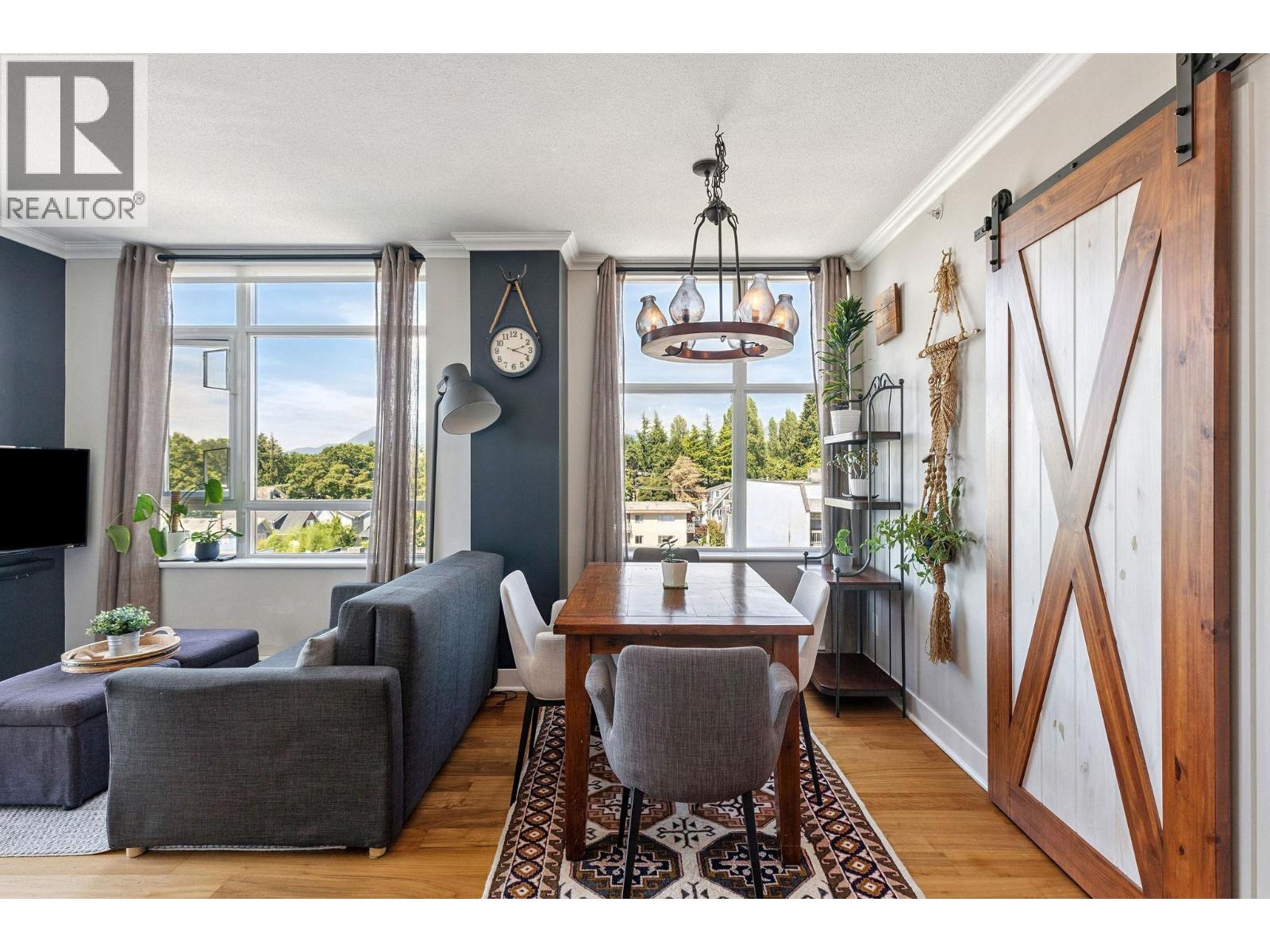 Photo 4 of 619 2268 W Broadway, Vancouver BC