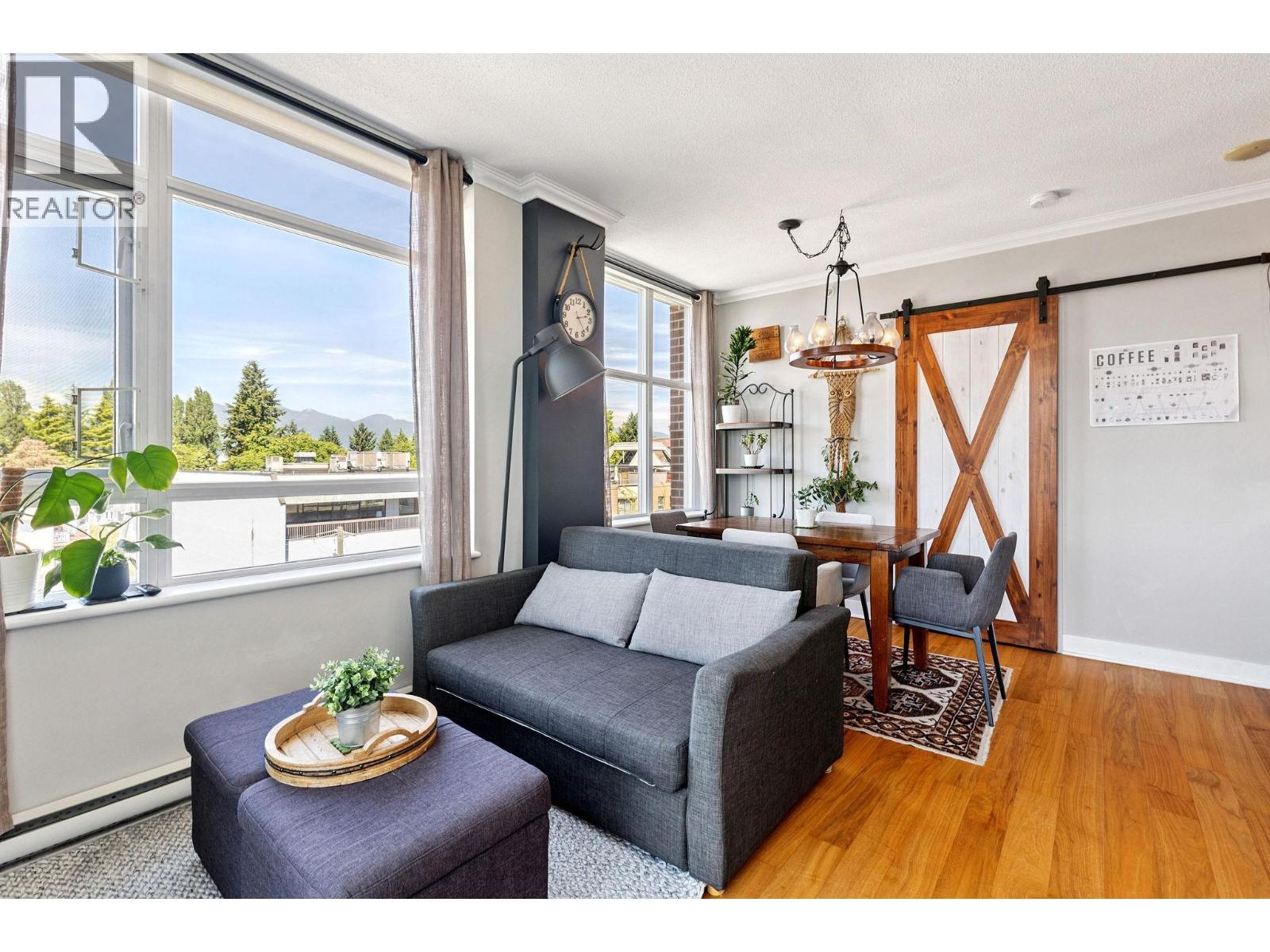Photo 5 of 619 2268 W Broadway, Vancouver BC