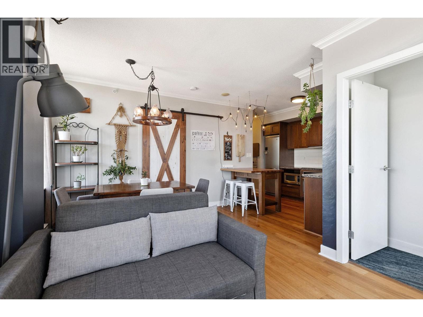 Photo 6 of 619 2268 W Broadway, Vancouver BC