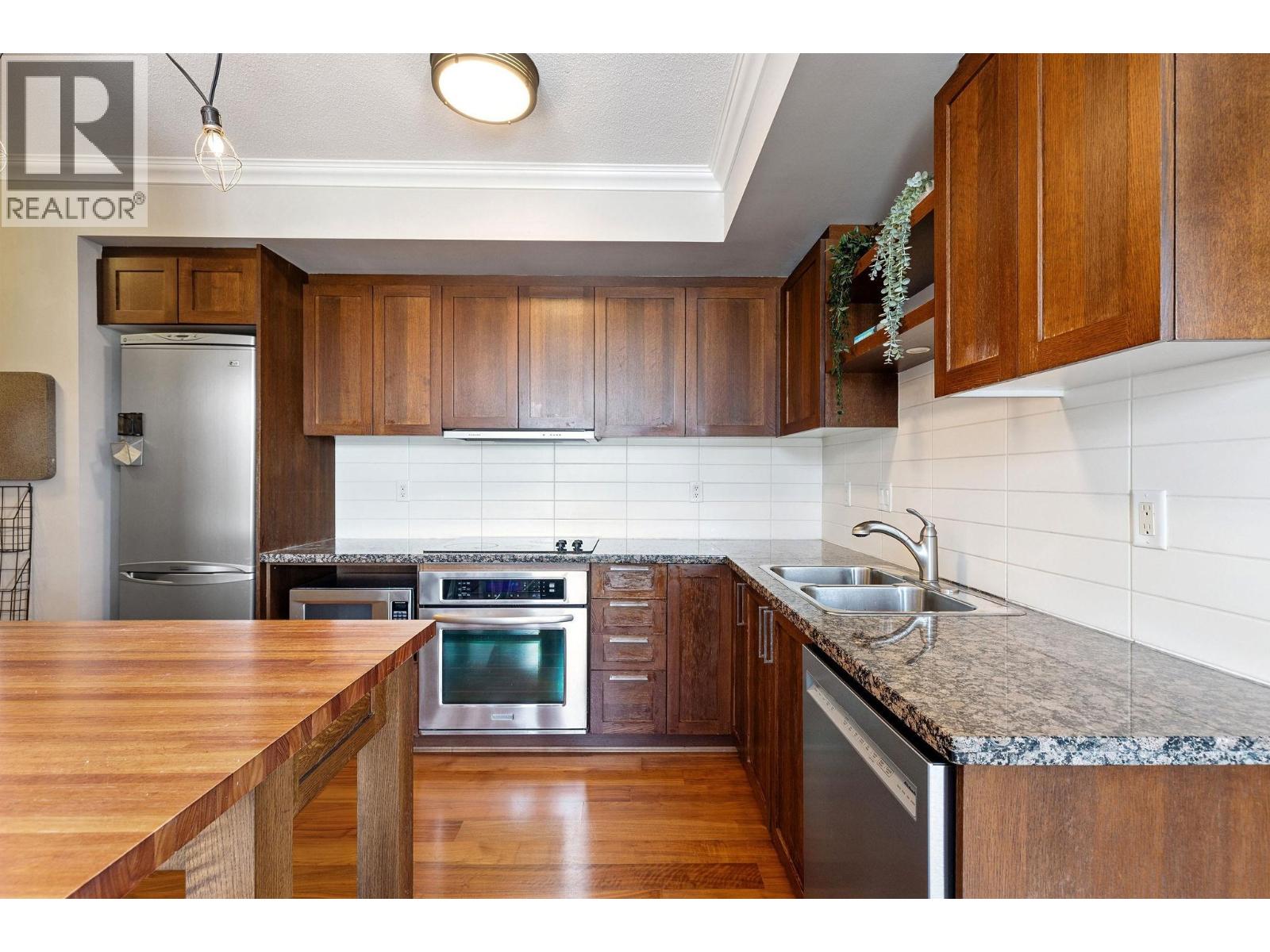 Photo 9 of 619 2268 W Broadway, Vancouver BC