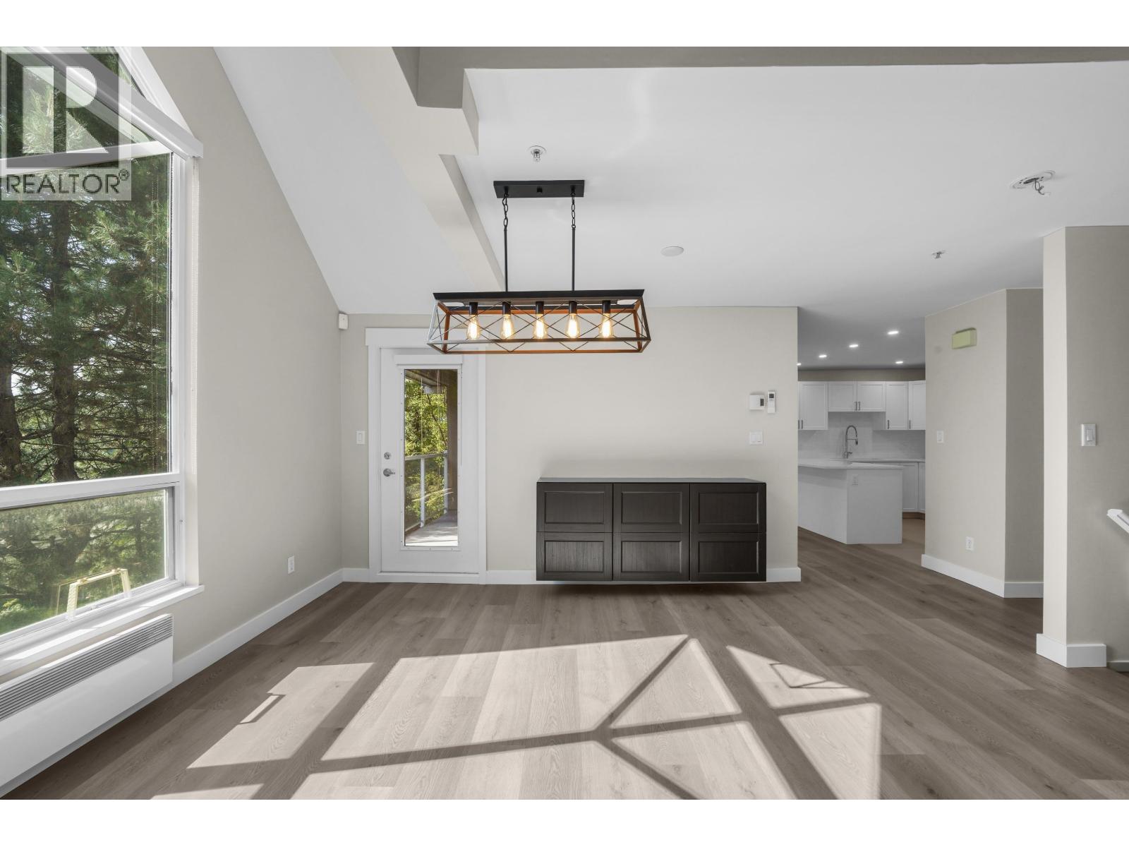 Photo 10 of 1103 Clerihue Road, Port Coquitlam BC