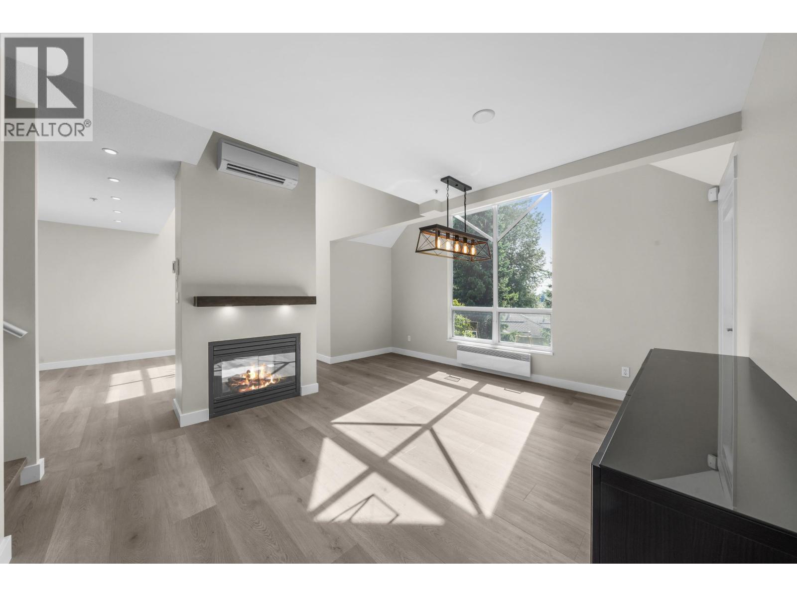 Photo 11 of 1103 Clerihue Road, Port Coquitlam BC