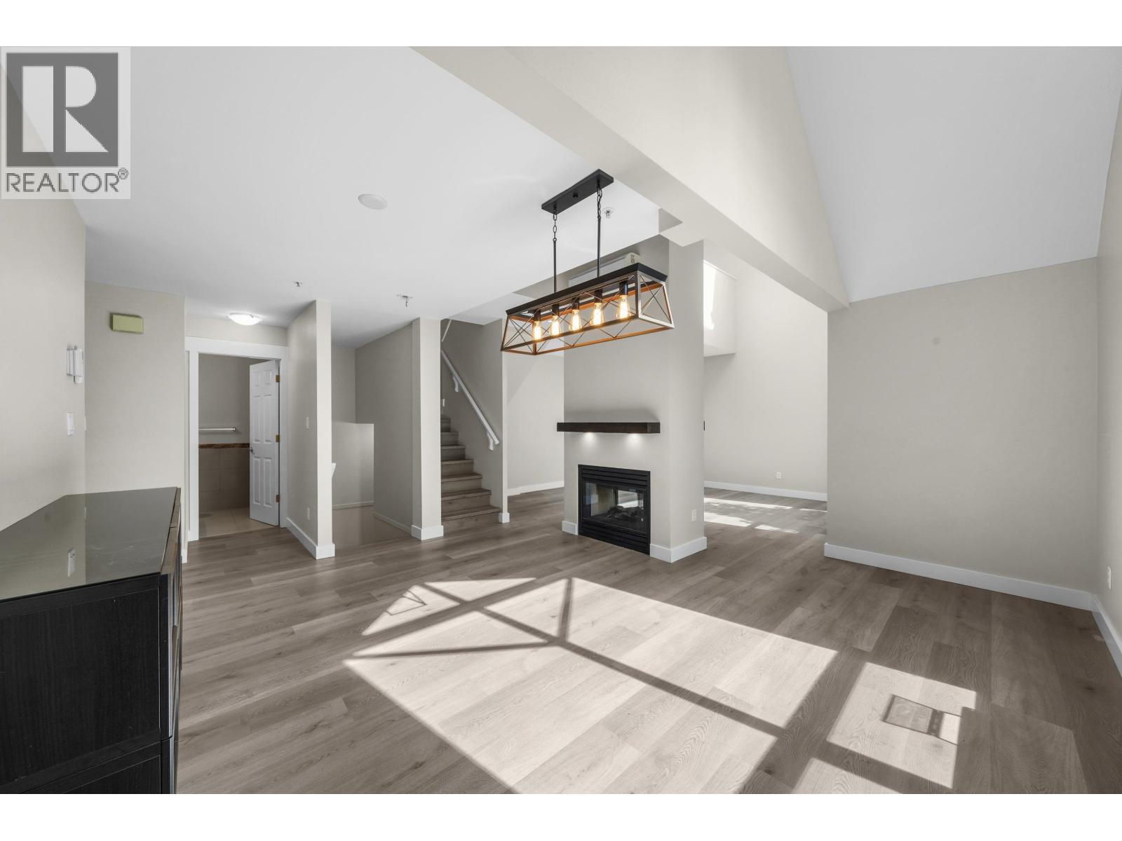 Photo 12 of 1103 Clerihue Road, Port Coquitlam BC