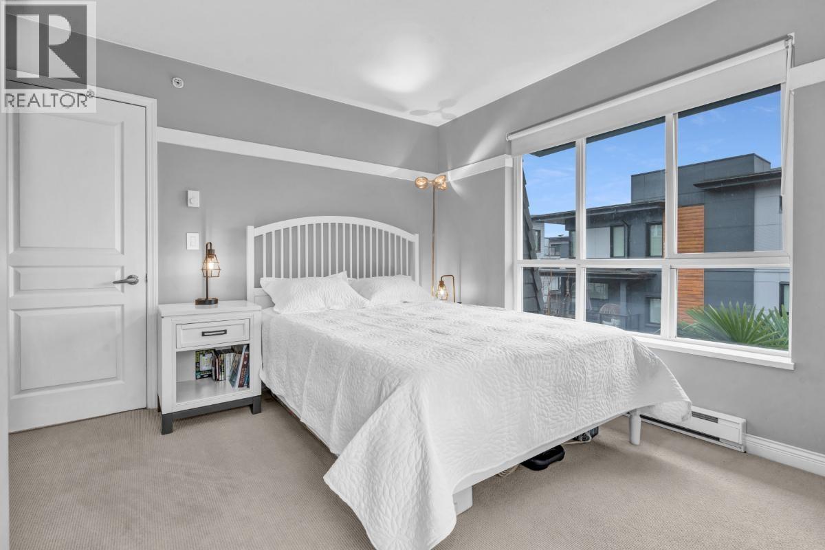 Photo 5 of 2 288 St Davids Avenue, North Vancouver BC